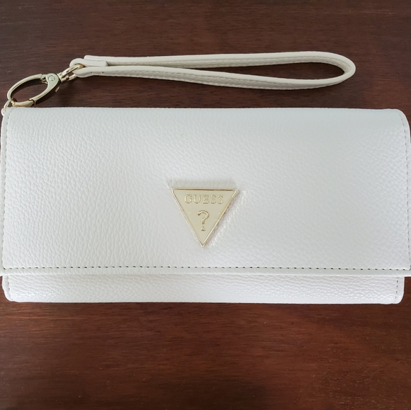 Guess Talene Smartphone Wristlet - Picture 1 of 7